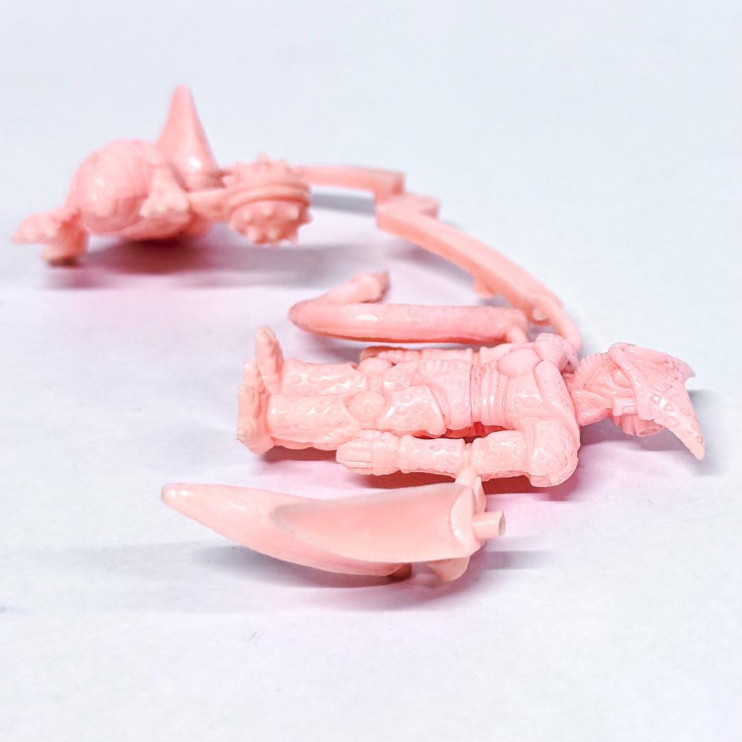 ドラゴンボールZ　消しゴム　パート16　セル　抜け殻（ペールオレンジ）　未切り