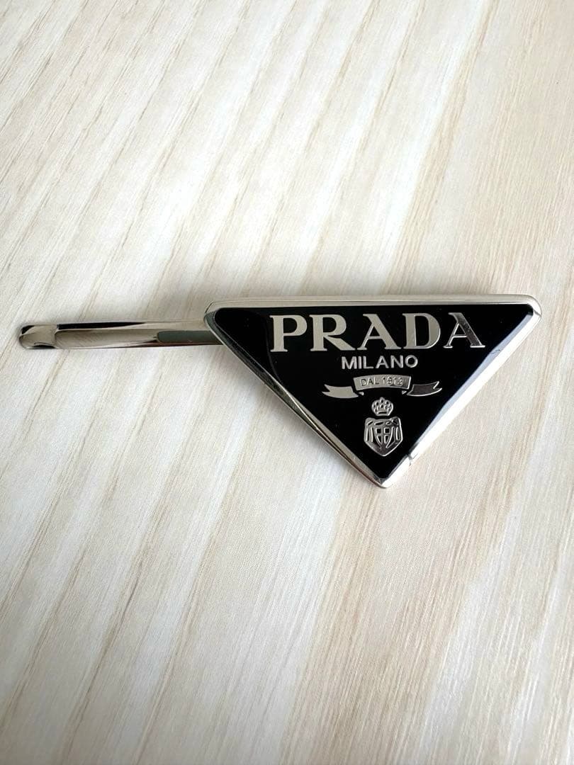 プラダ　ヘアピン　黒　※一本売り