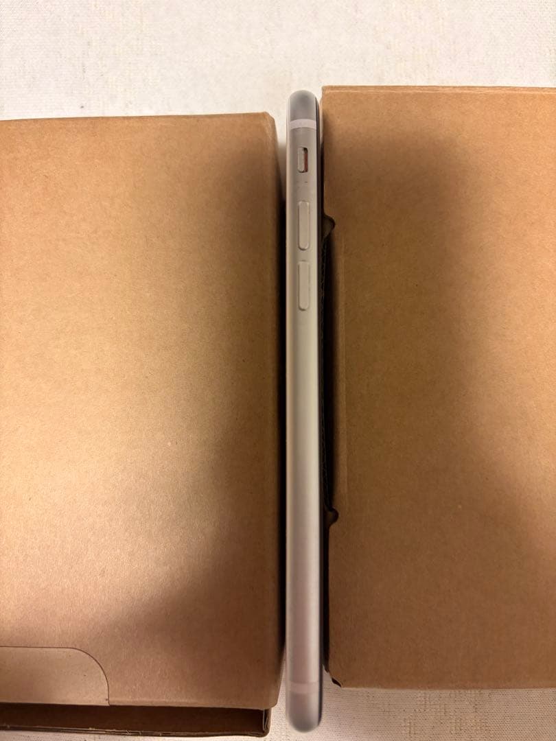 faniさん専用　iPhone SE2 128GB美品 箱あり付属品は全て未使用