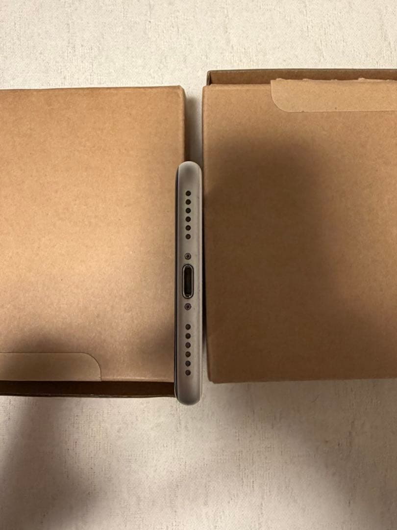 faniさん専用　iPhone SE2 128GB美品 箱あり付属品は全て未使用