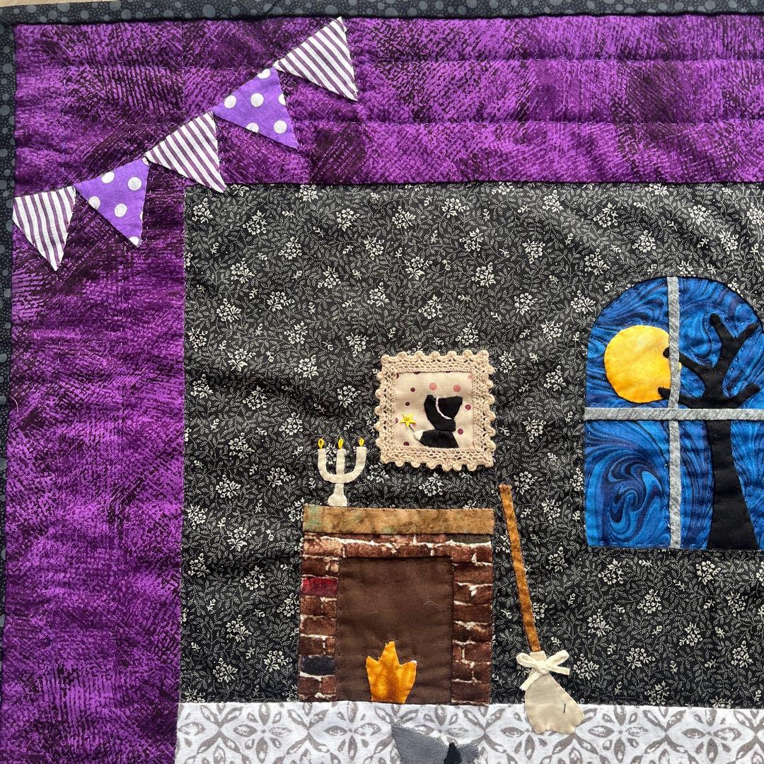 パッチワークタペストリー　ハロウィン・スーちゃんキルト