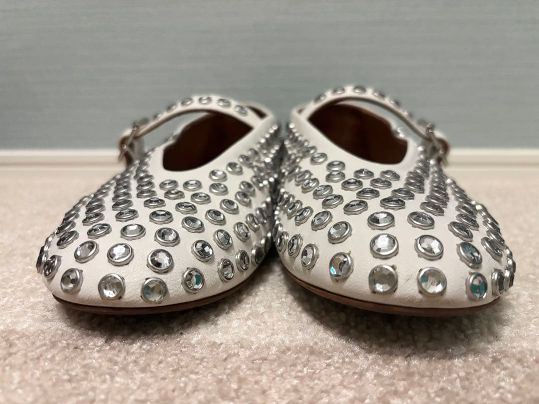 1119n★Alaia スタッズ付きホワイトメリージェーンシューズ