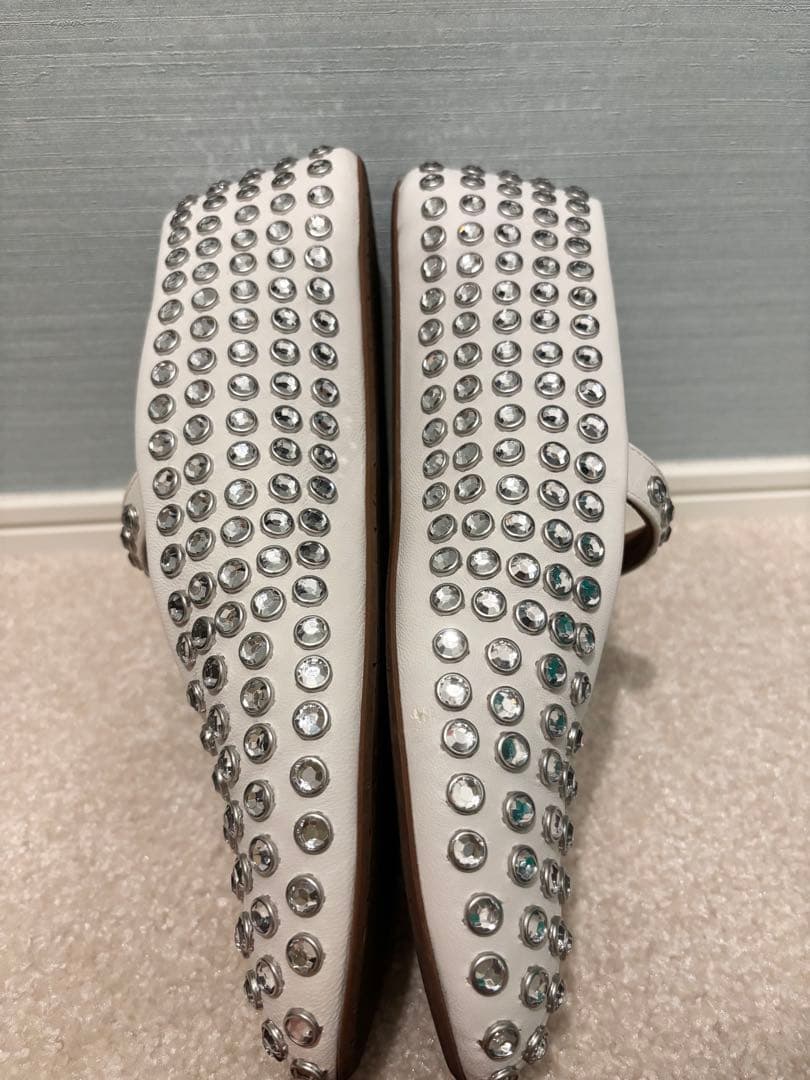 1119n★Alaia スタッズ付きホワイトメリージェーンシューズ