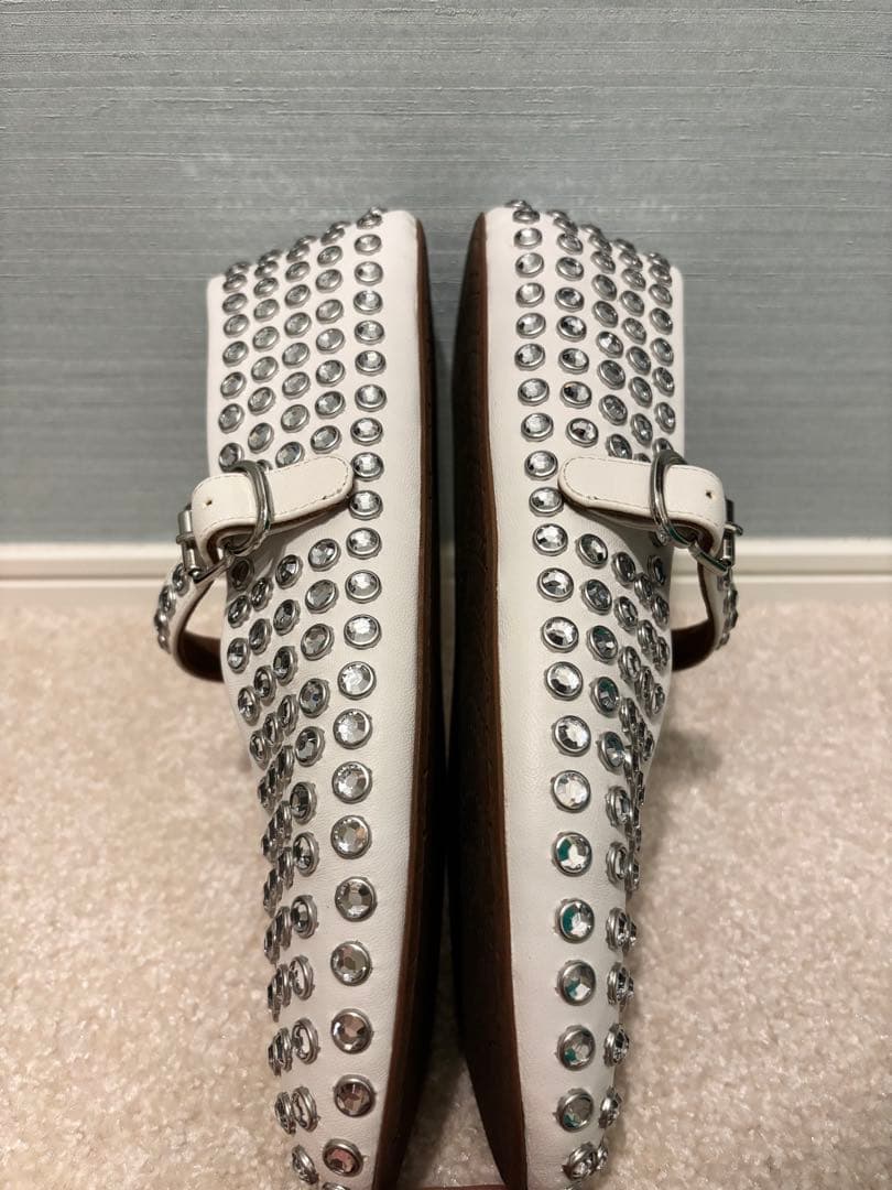 1119n★Alaia スタッズ付きホワイトメリージェーンシューズ