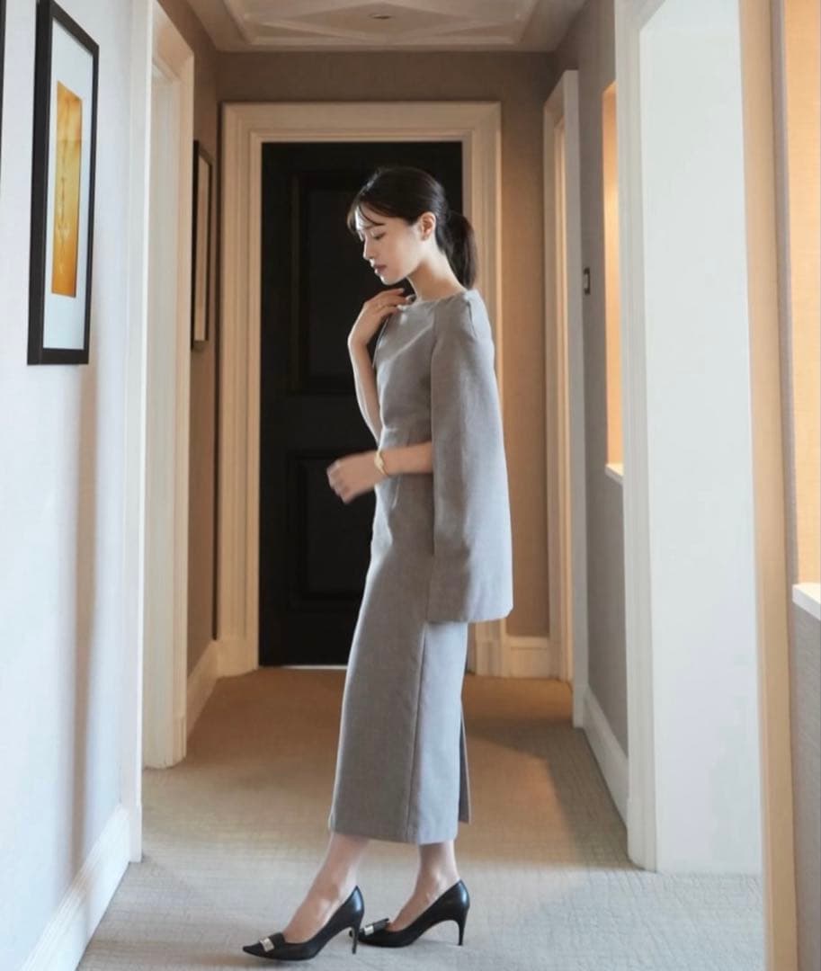 ワンピース L'AUBE BLANC Narrow Line Cape Dress 2025