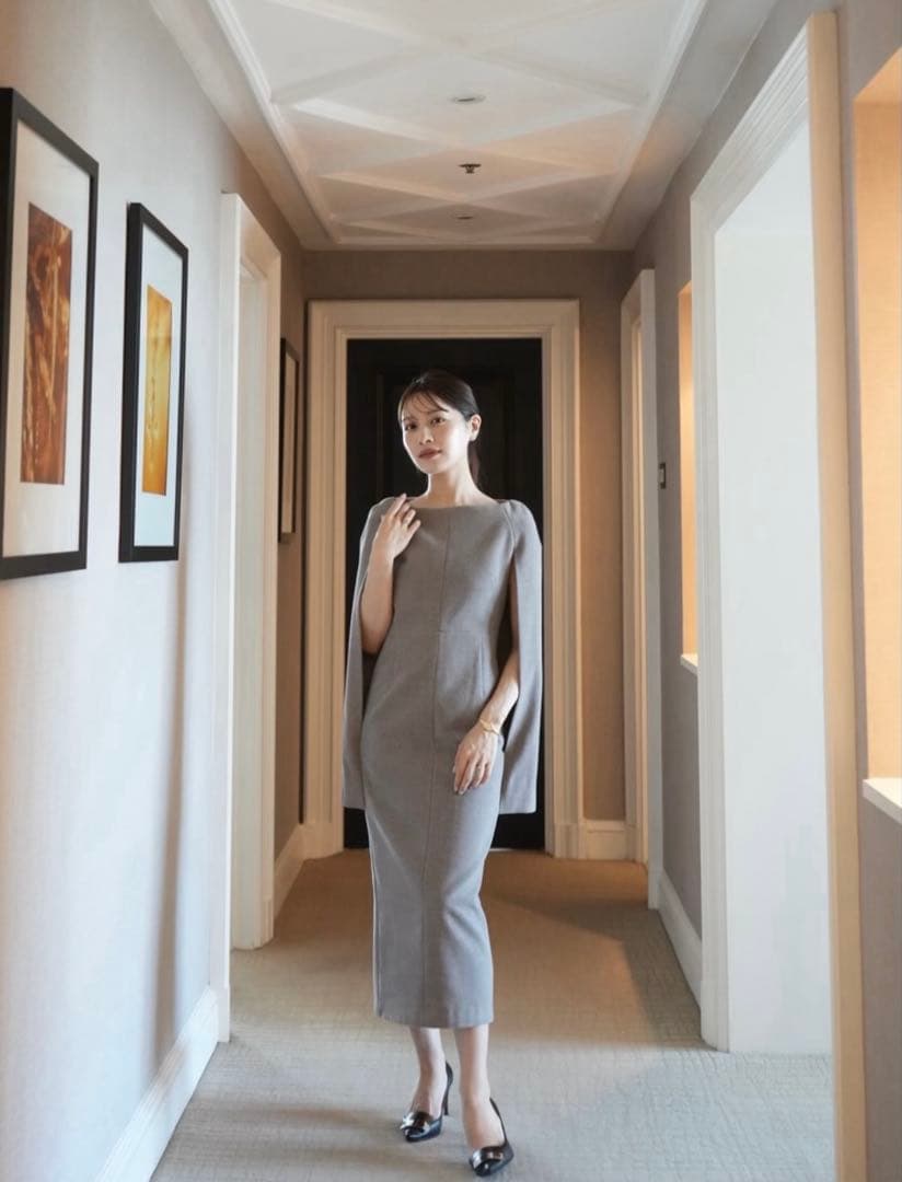 ワンピース L'AUBE BLANC Narrow Line Cape Dress 2025