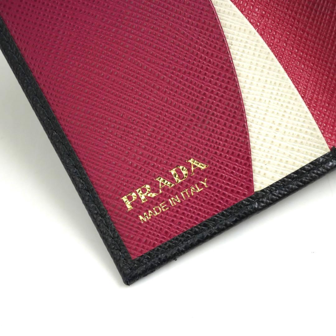 ✨未使用展示品・箱付き✨　PRADA キーケース　4連　サフィアーノレザー