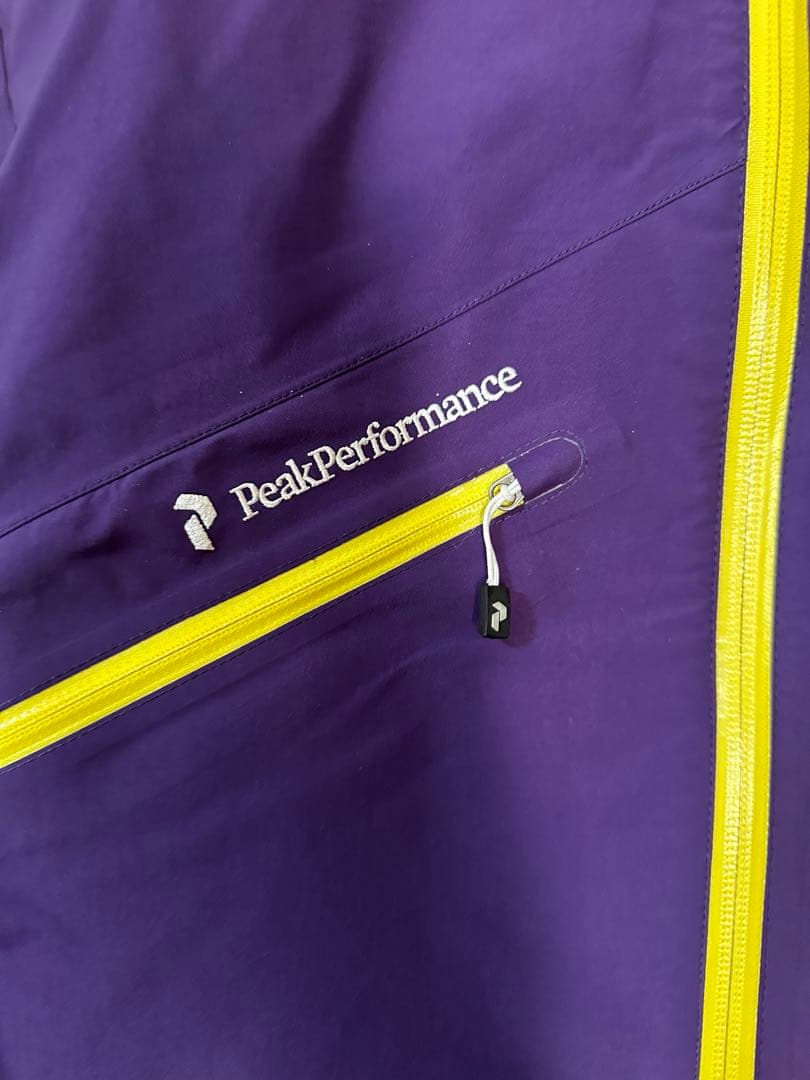 ピークパフォーマンス　バンパー　ゴアテックスプロ