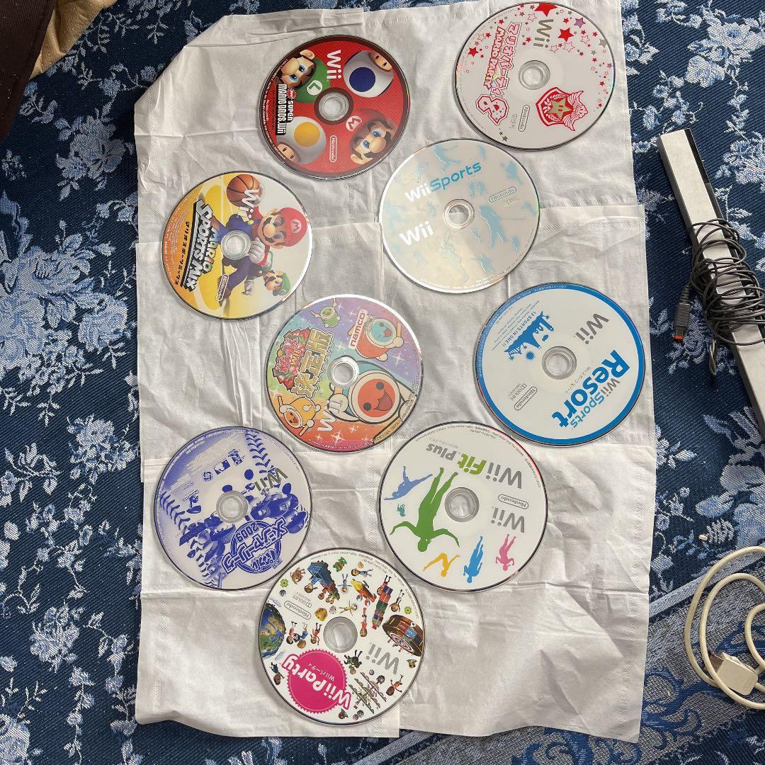 ウィー本体　ウィーリモコン4本　ヌンチャク　ソフト9本