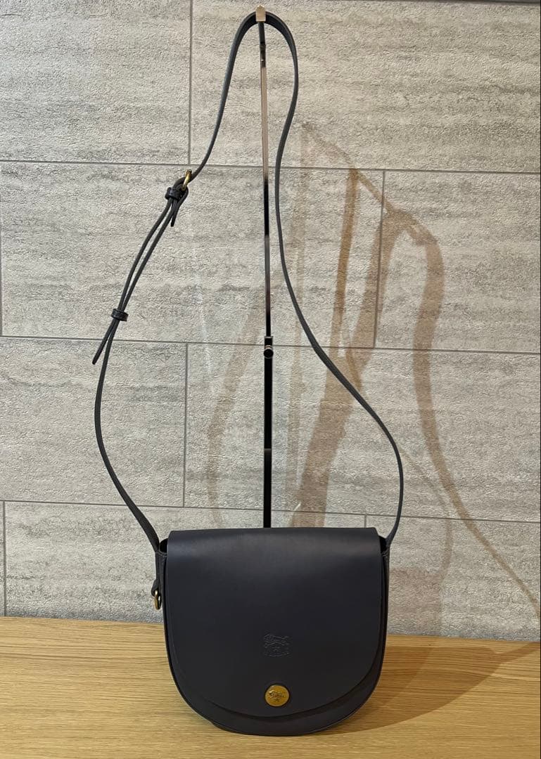 未使用　il bisonte ショルダーバッグ　スムースレザー