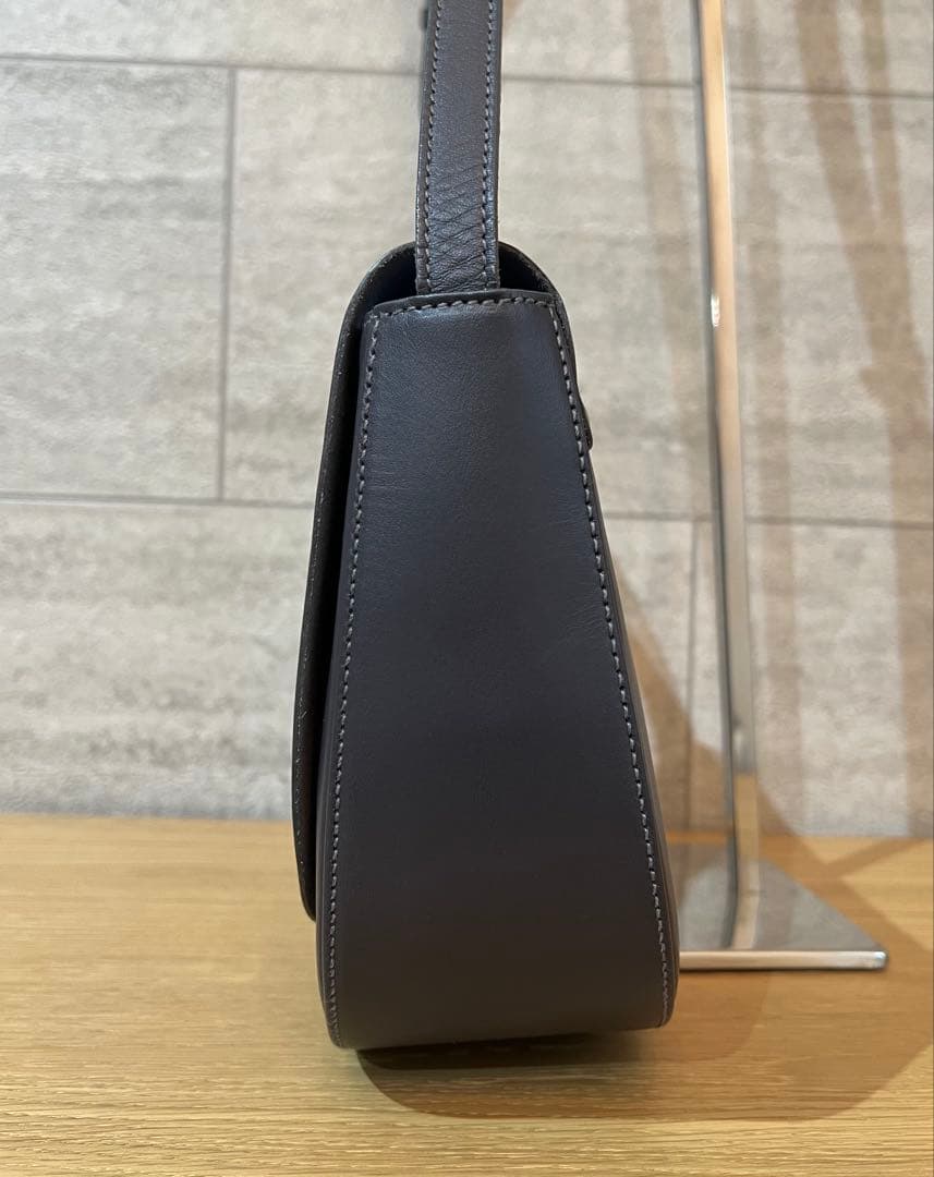 未使用　il bisonte ショルダーバッグ　スムースレザー