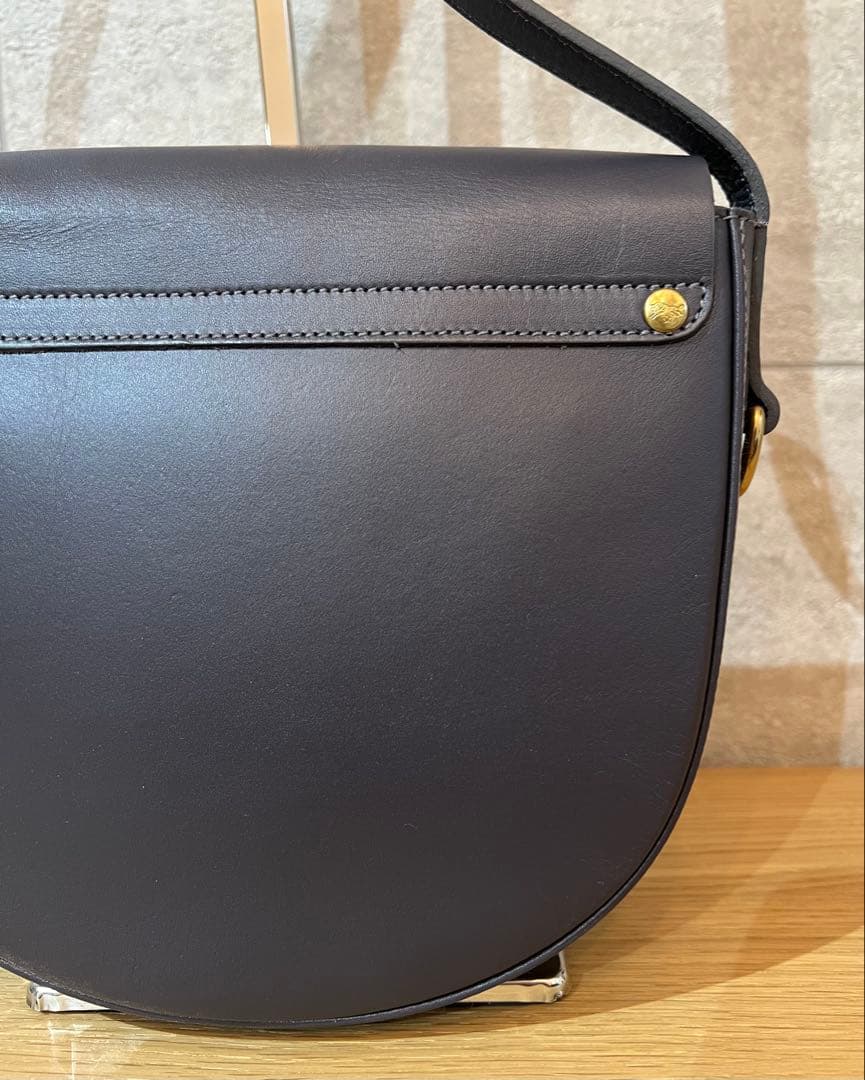 未使用　il bisonte ショルダーバッグ　スムースレザー