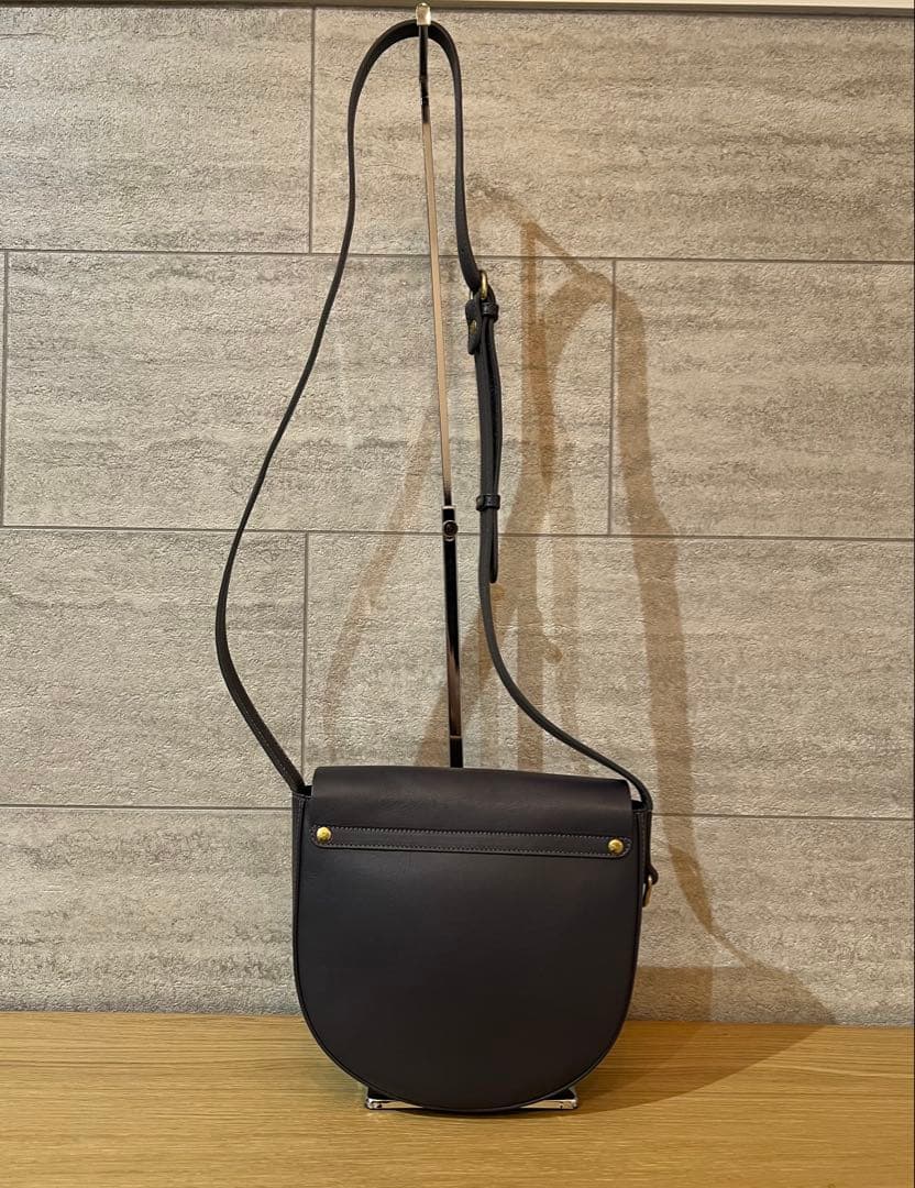 未使用　il bisonte ショルダーバッグ　スムースレザー