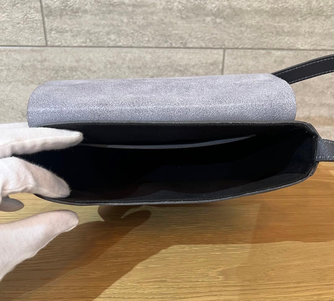 未使用　il bisonte ショルダーバッグ　スムースレザー