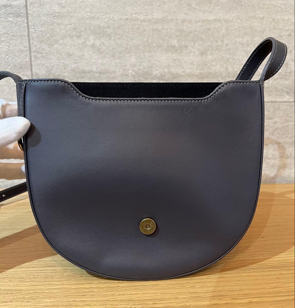 未使用　il bisonte ショルダーバッグ　スムースレザー