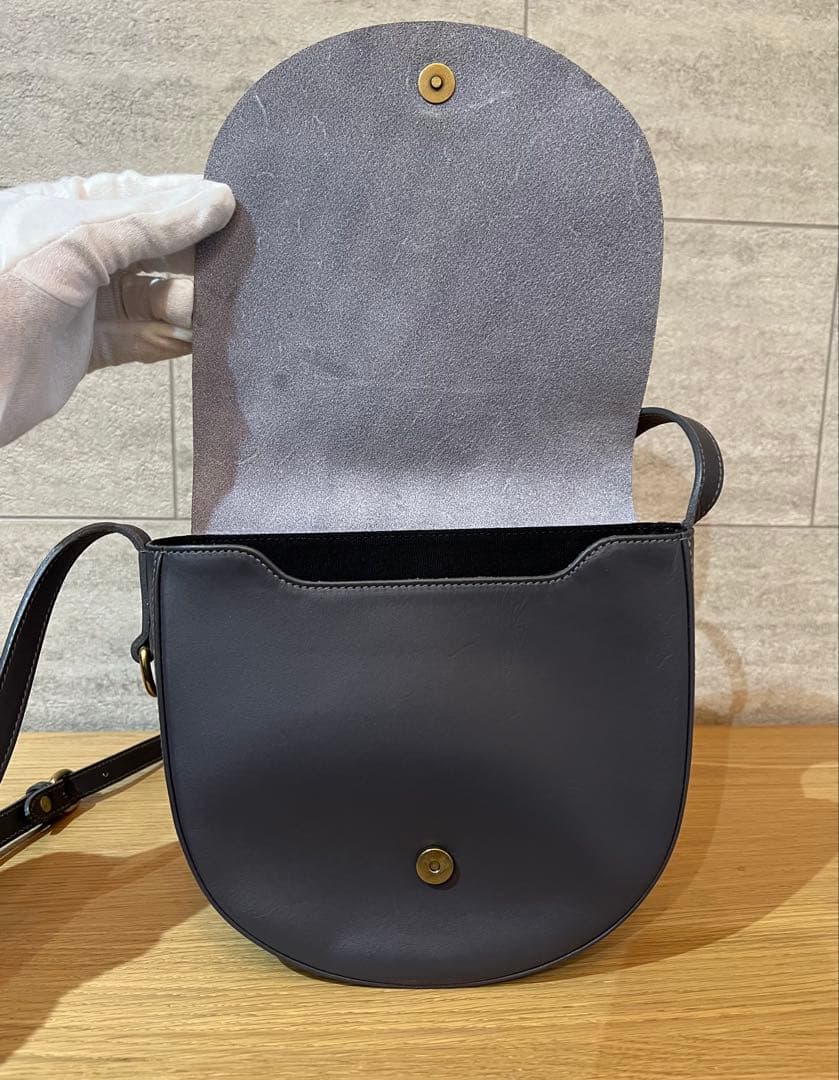 未使用　il bisonte ショルダーバッグ　スムースレザー