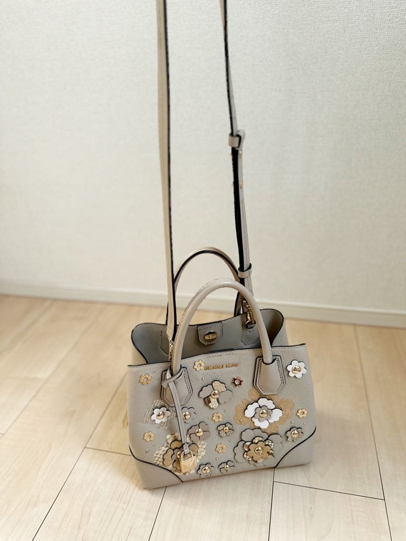 日本未発売　マイケルコースフラワーモチーフショルダーバッグ