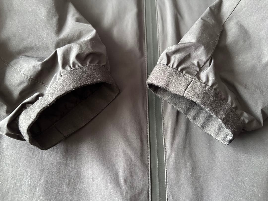 モンクレールキッズ　ナイロンジャケット　ブラック150センチ前後で着用イタリア製