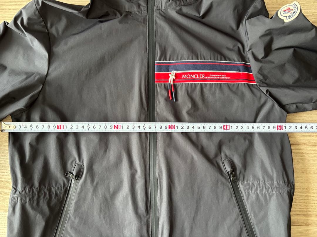 モンクレールキッズ　ナイロンジャケット　ブラック150センチ前後で着用イタリア製