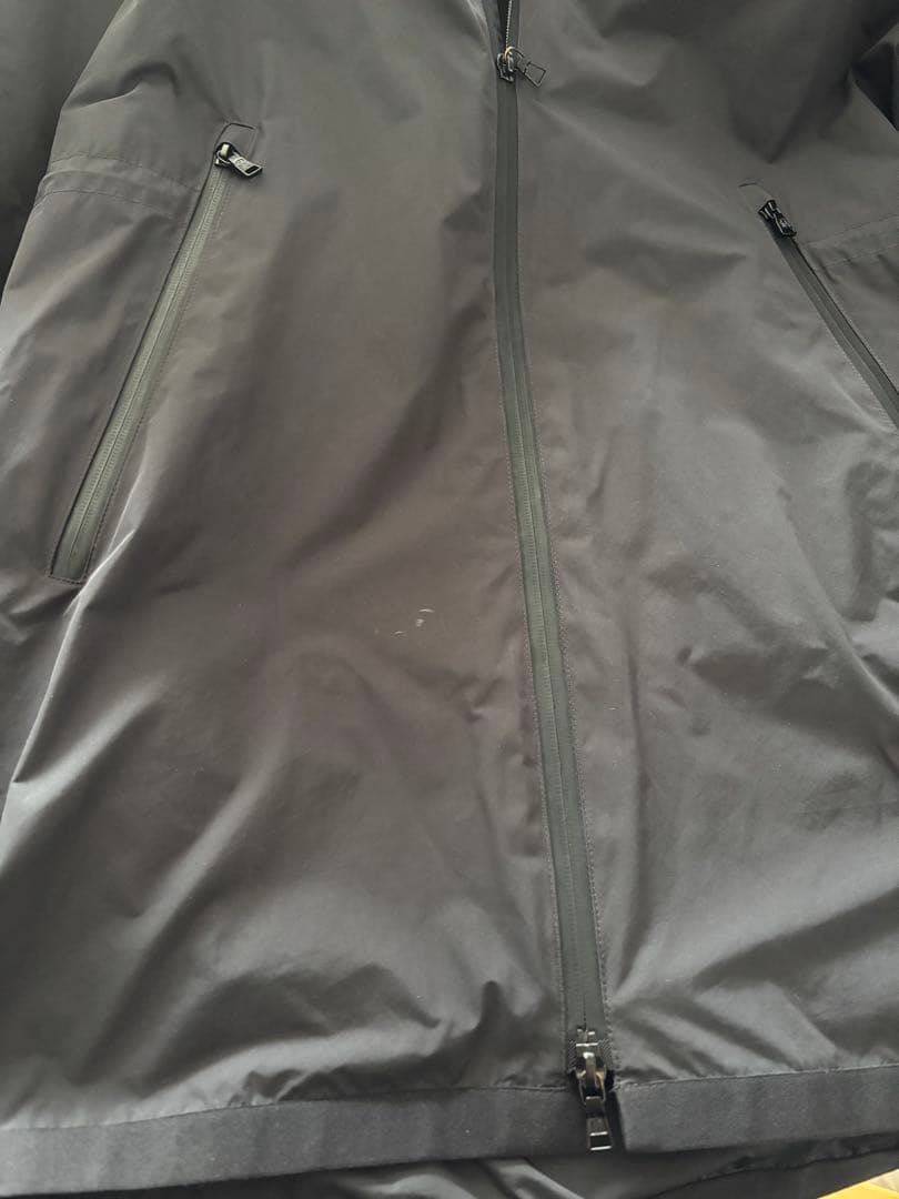 モンクレールキッズ　ナイロンジャケット　ブラック150センチ前後で着用イタリア製