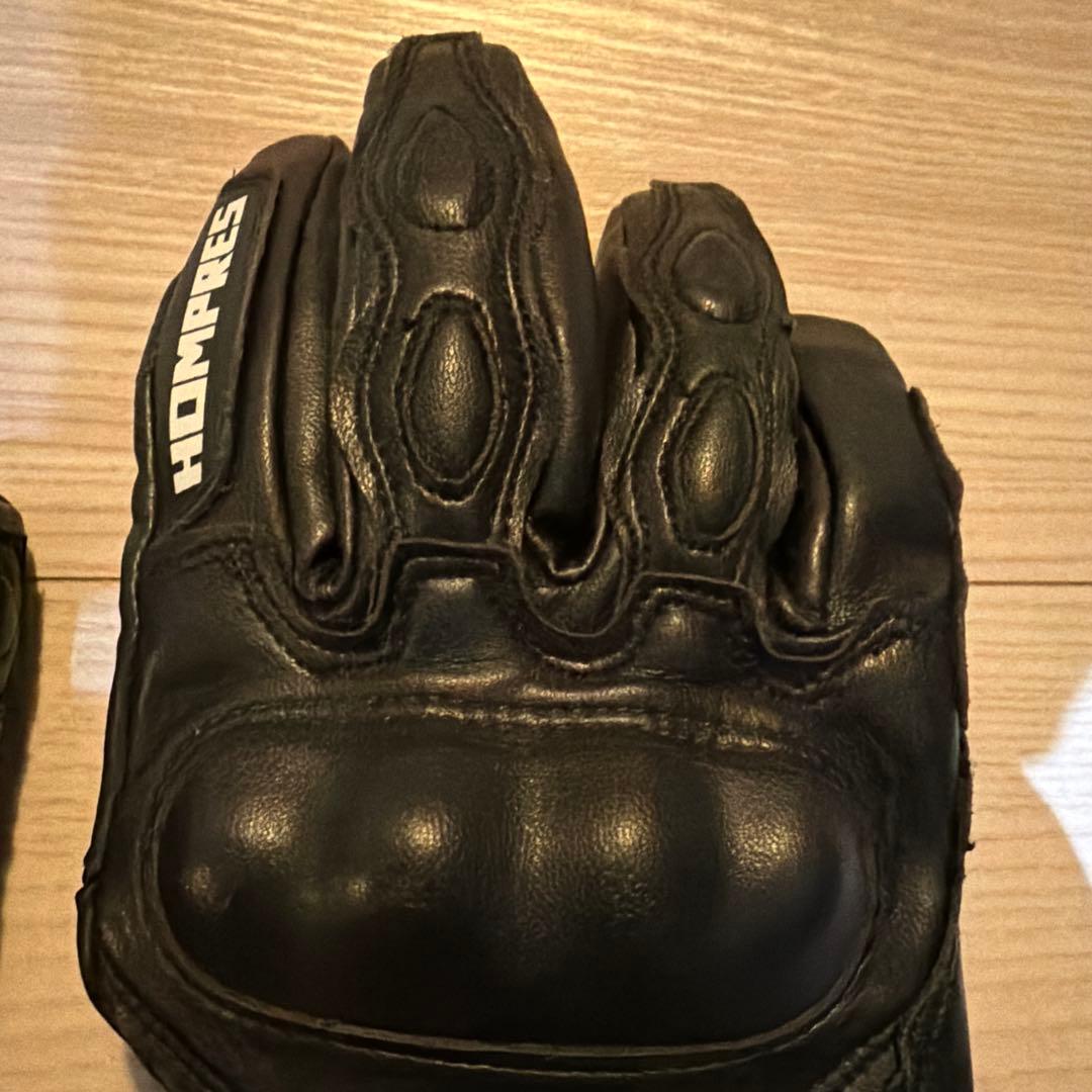 hompressの電熱グローブです。