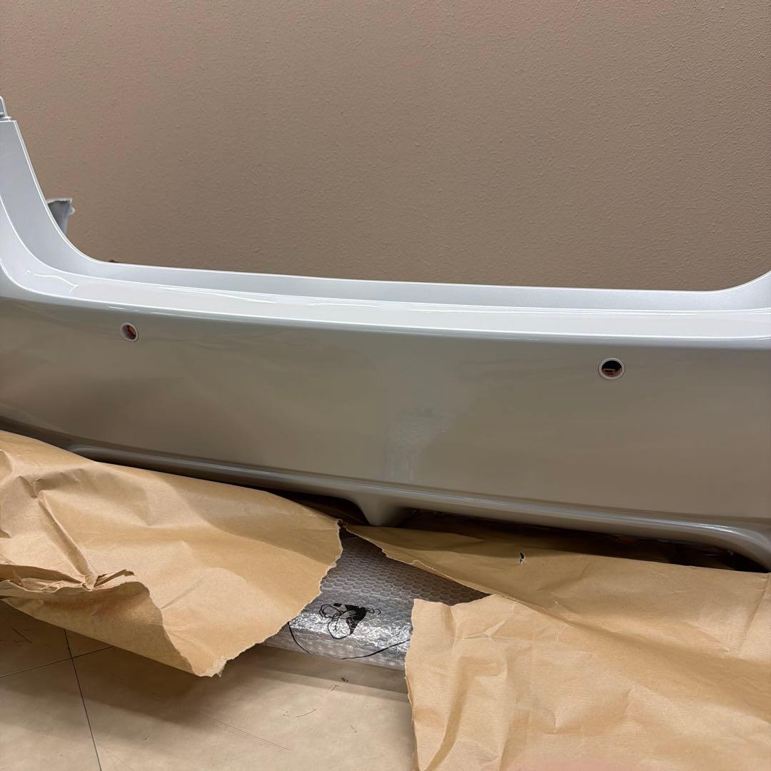 カムリWS後期 プラチナホワイトパールマイカ リアバンパー