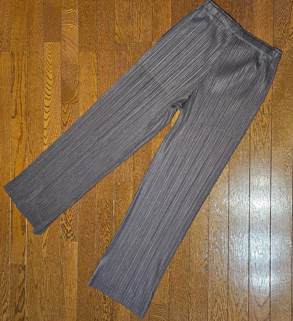 プリーツプリーズ　イッセイミヤケ　ボトムスパンツ