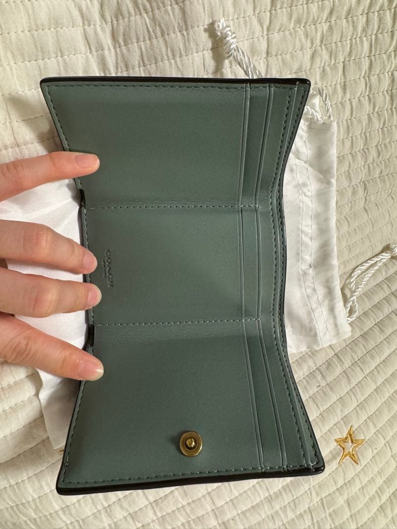 グリーンレザー 三つ折り財布 Cロゴ　COACH コーチ 折り財布