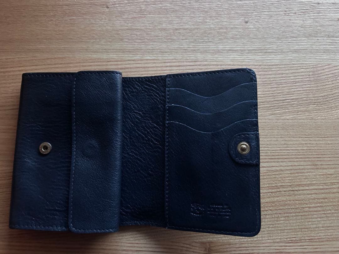 IL BISONTE 二つ折り財布 濃紺　ネイビーレザー　超美品