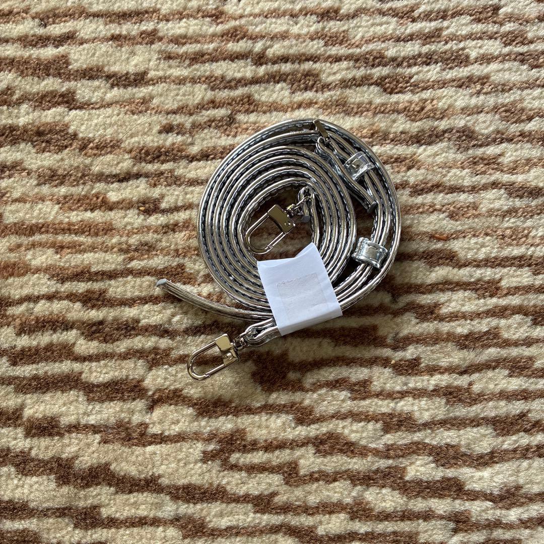 ajew エジュー　iPhone16 シルバー　スマホケース　ショルダー　完売品