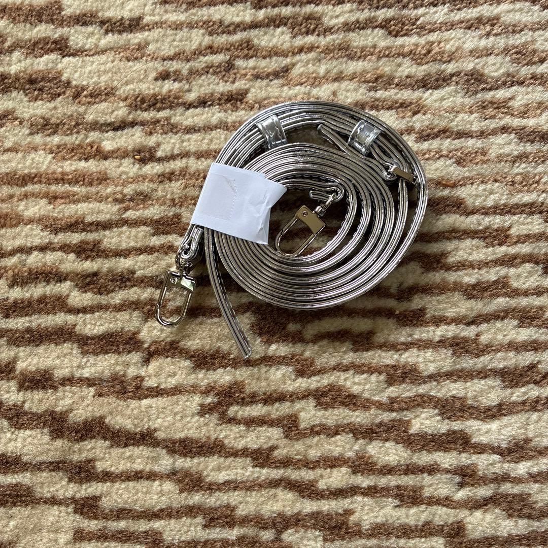 ajew エジュー　iPhone16 シルバー　スマホケース　ショルダー　完売品