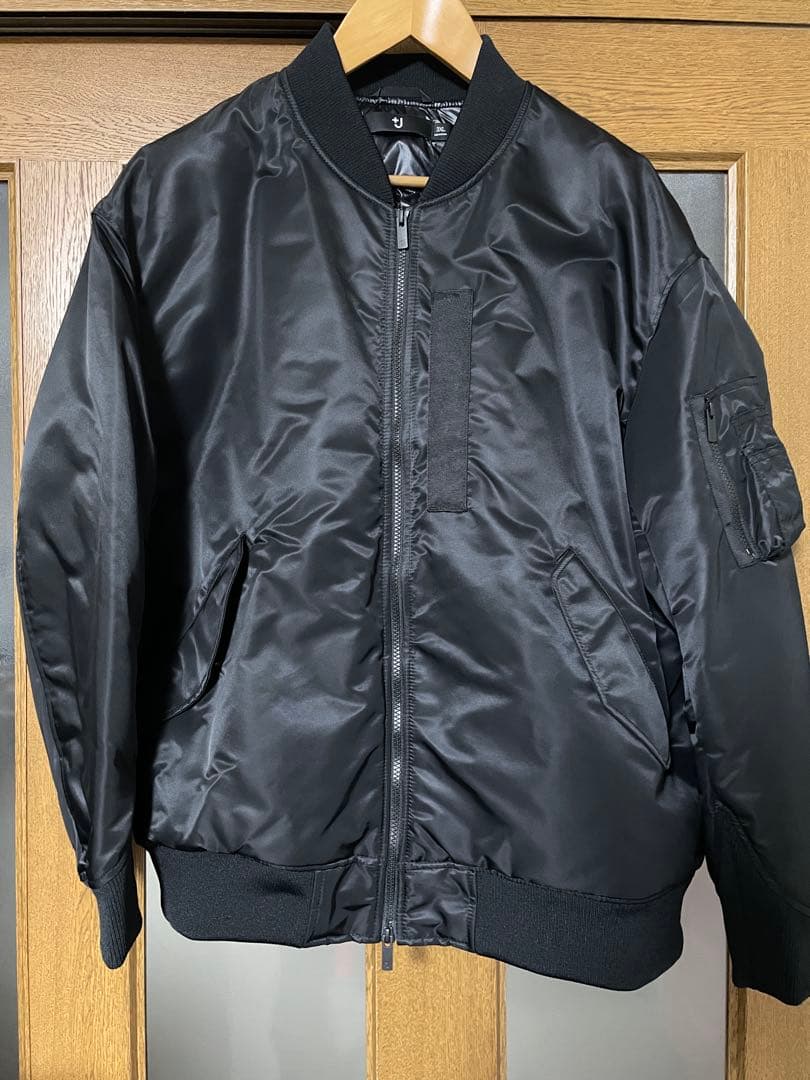 UNIQLO　＋J ハイブリッドダウンオーバーサイズMA-1 3XL