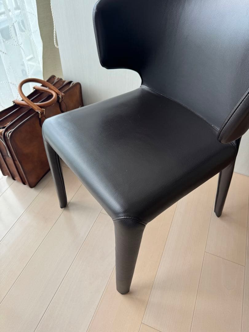 Ying様 Cassina HOLAチェア 革張 ダークブラウン系 美品