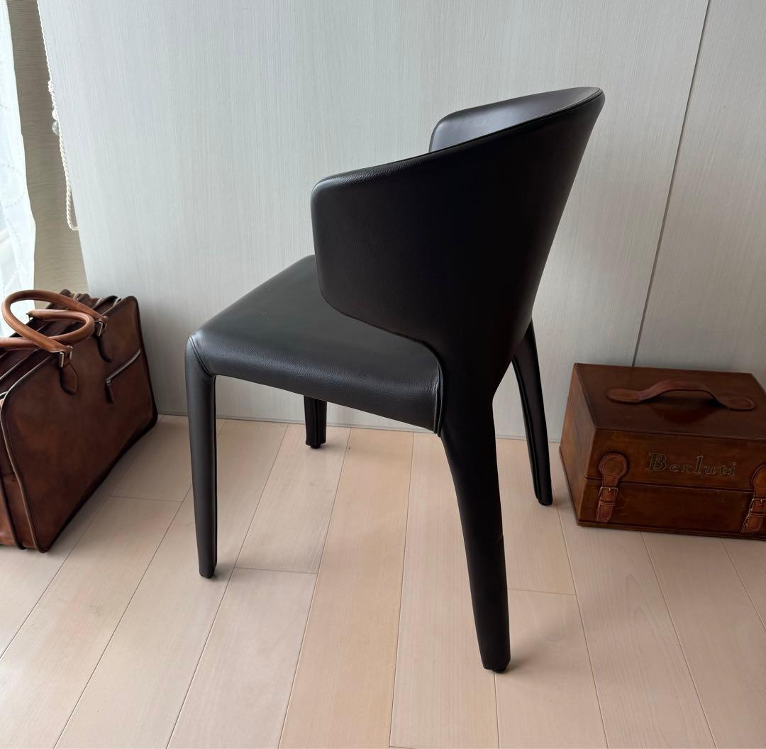Ying様 Cassina HOLAチェア 革張 ダークブラウン系 美品