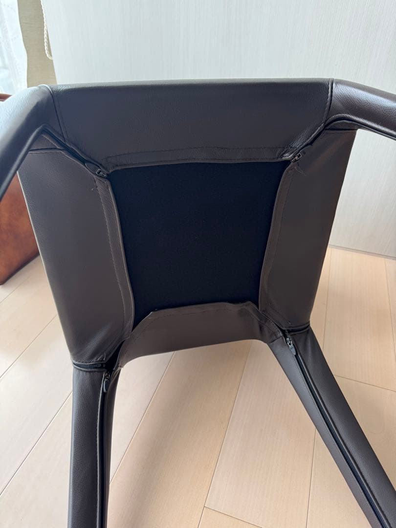 Ying様 Cassina HOLAチェア 革張 ダークブラウン系 美品