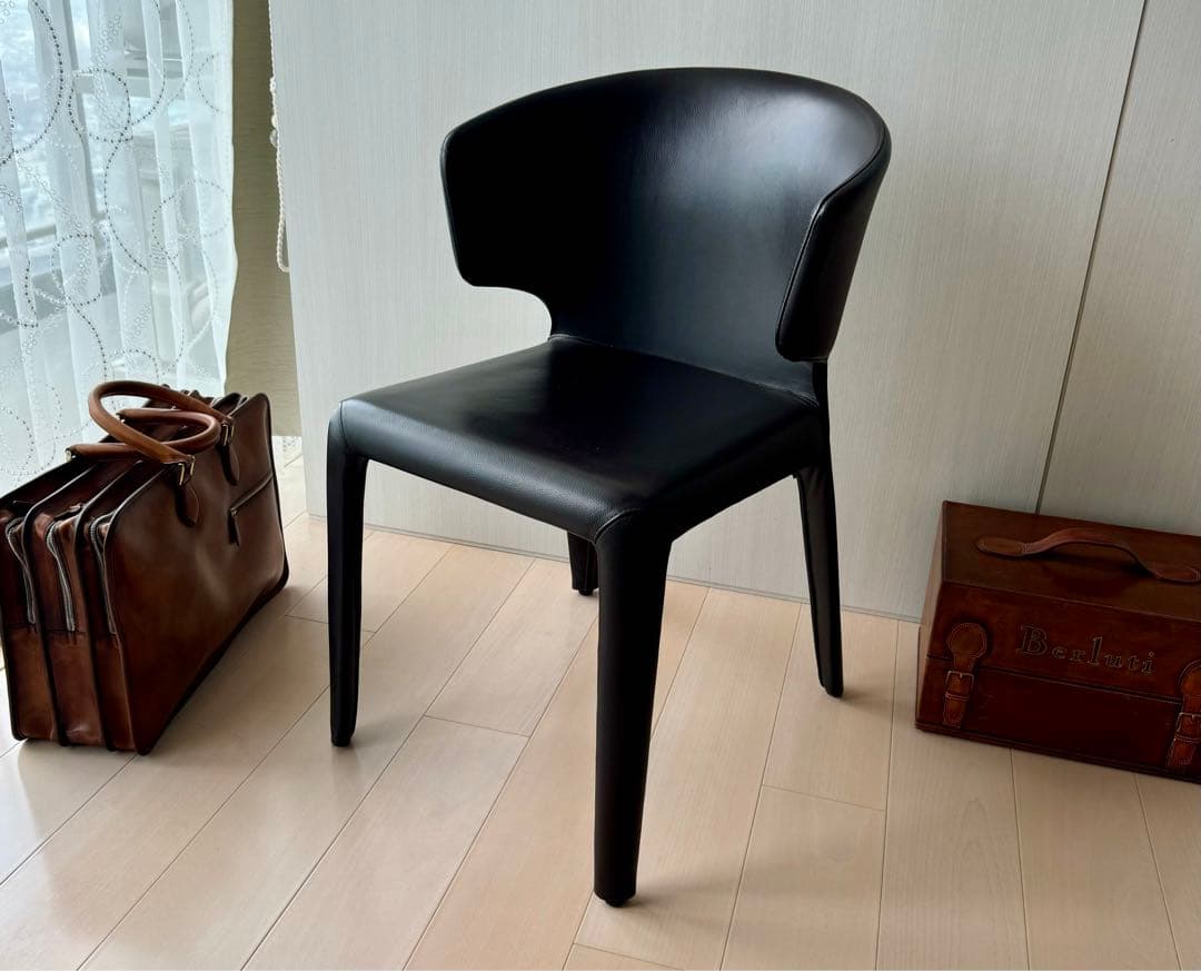 Ying様 Cassina HOLAチェア 革張 ダークブラウン系 美品
