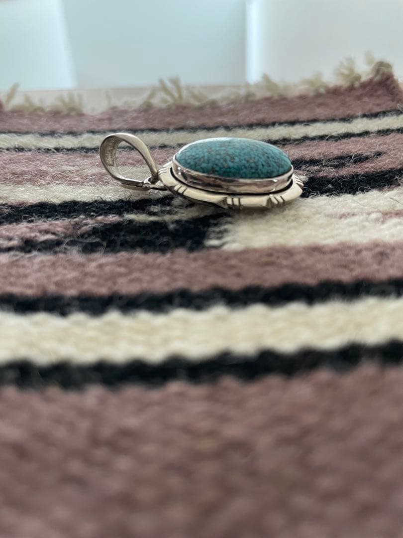 ナバホ　ナチュラル　キングマン ペンダント　トップ　スパイダーウェブ