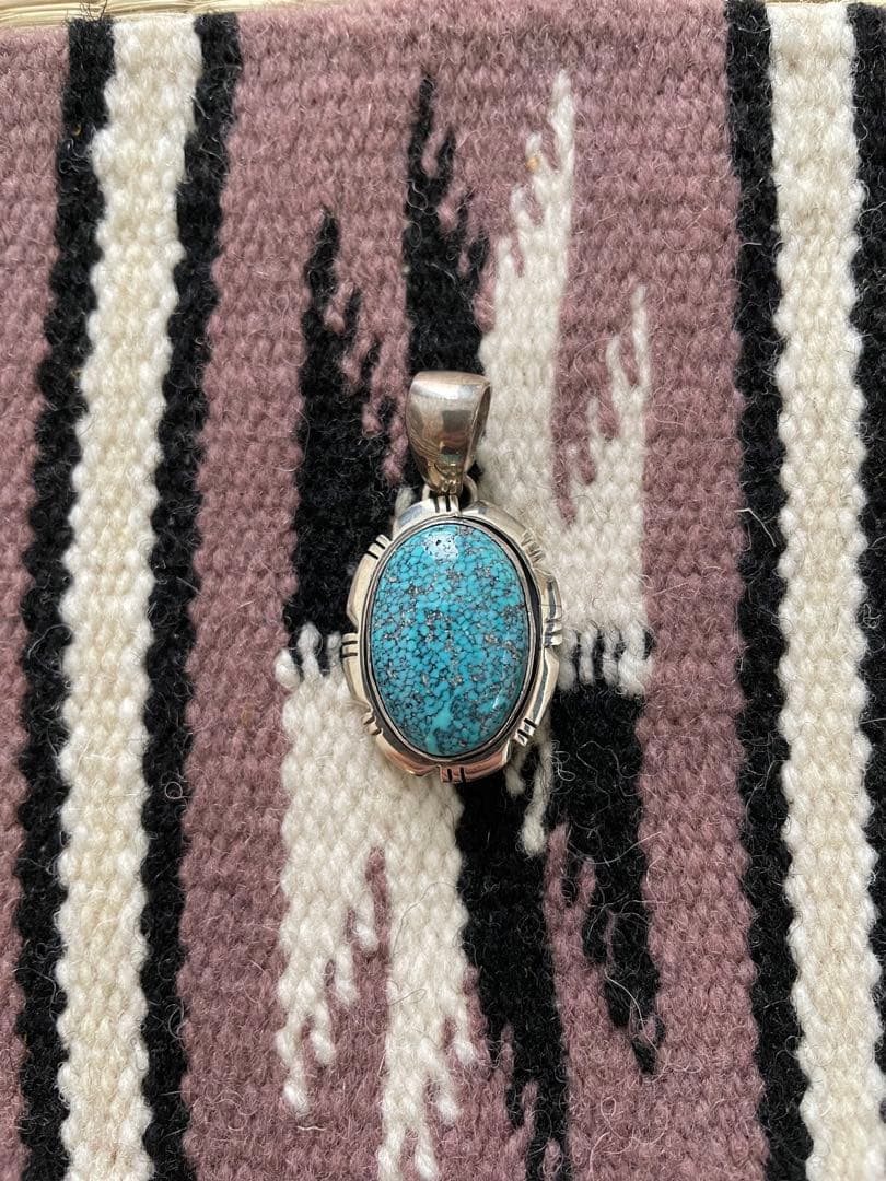 ナバホ　ナチュラル　キングマン ペンダント　トップ　スパイダーウェブ