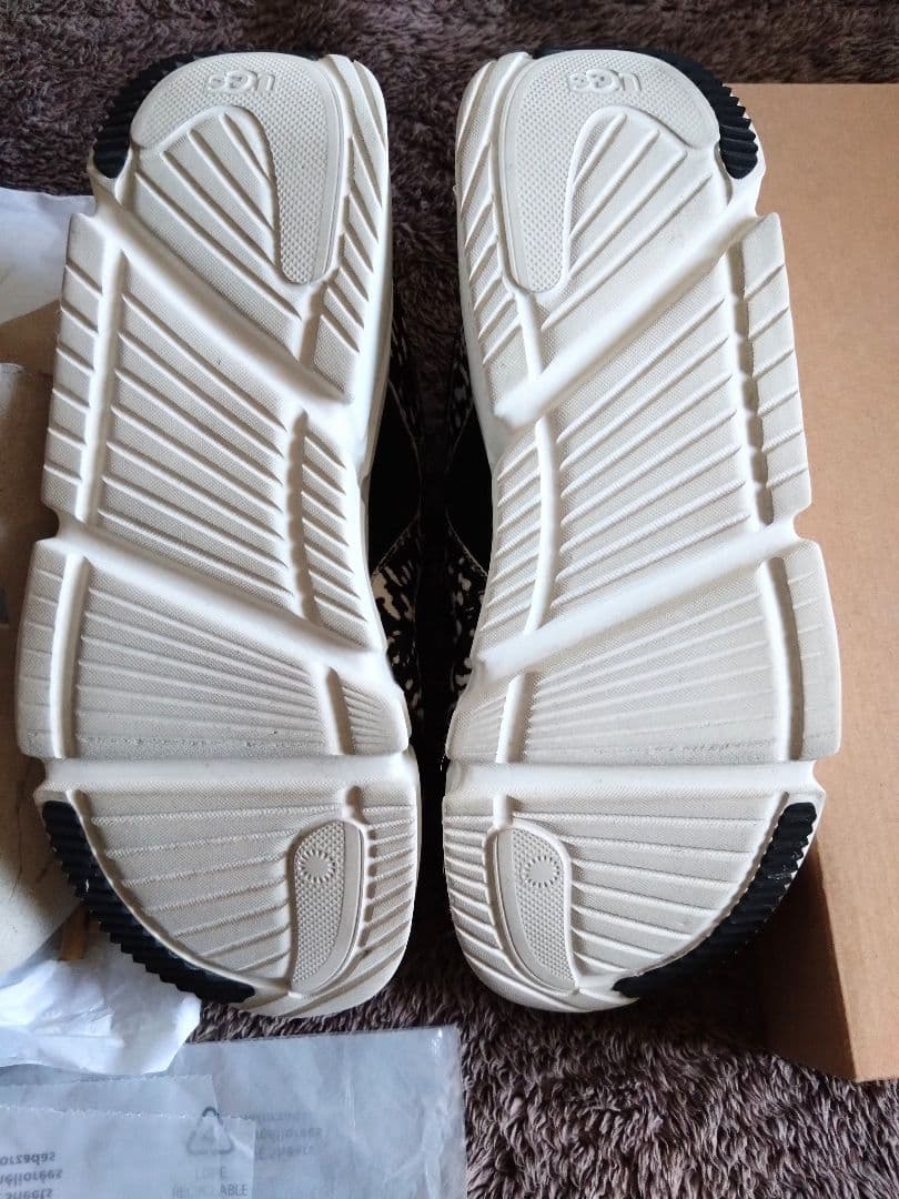 UGG アグ スニーカー Calle Lace Speckled 24.5cm