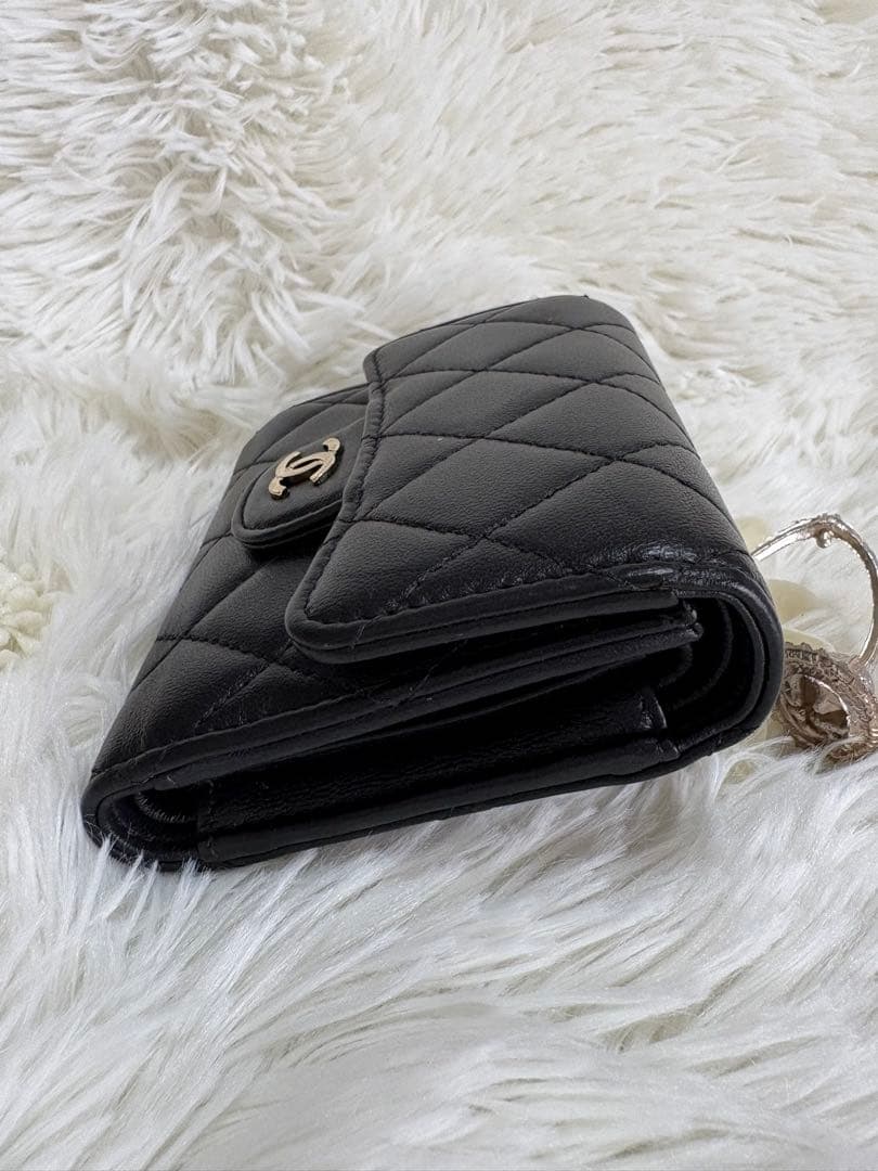 【美品】CHANEL シャネル　三つ折り財布　マトラッセ　ラムスキン　ブラック