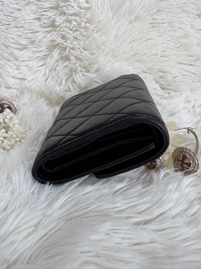 【美品】CHANEL シャネル　三つ折り財布　マトラッセ　ラムスキン　ブラック