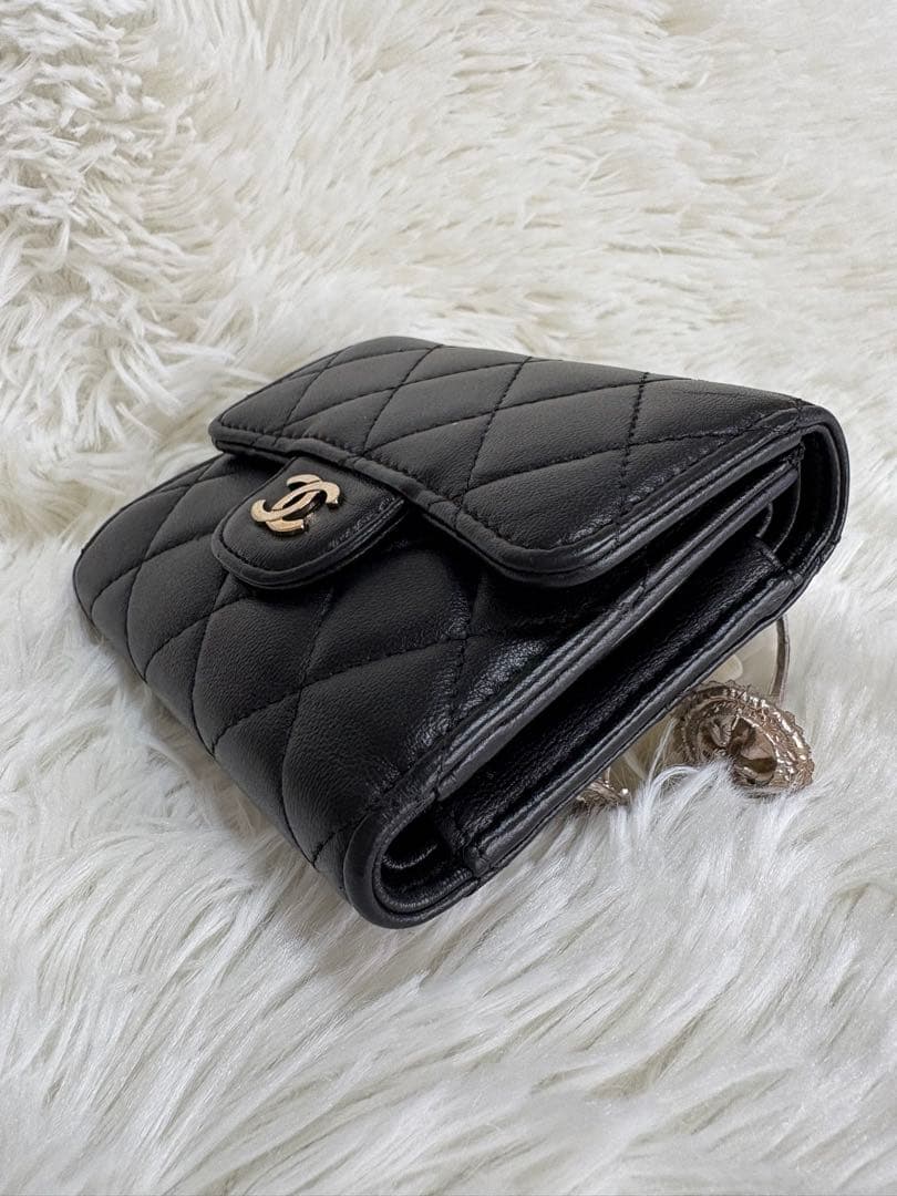【美品】CHANEL シャネル　三つ折り財布　マトラッセ　ラムスキン　ブラック