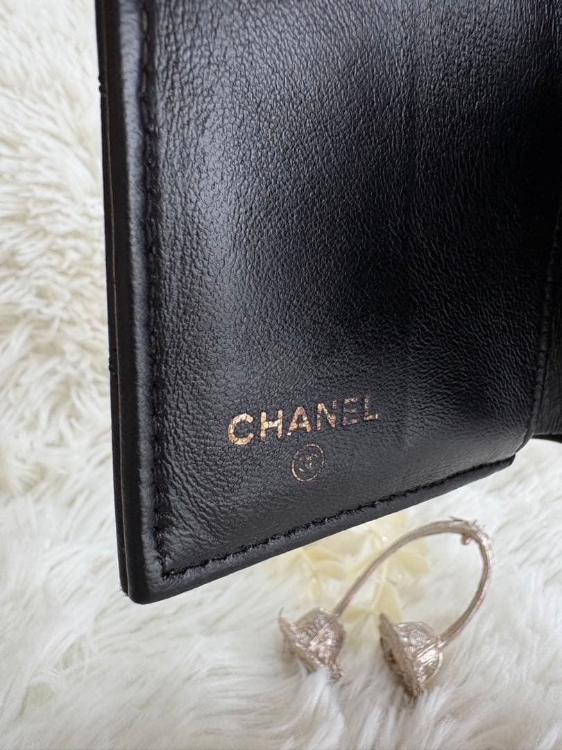 【美品】CHANEL シャネル　三つ折り財布　マトラッセ　ラムスキン　ブラック