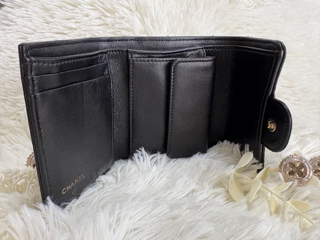 【美品】CHANEL シャネル　三つ折り財布　マトラッセ　ラムスキン　ブラック