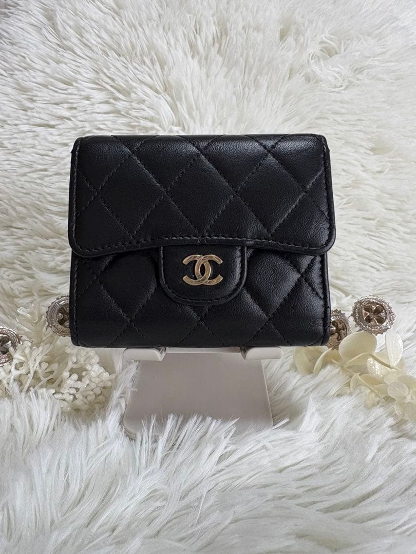 【美品】CHANEL シャネル　三つ折り財布　マトラッセ　ラムスキン　ブラック