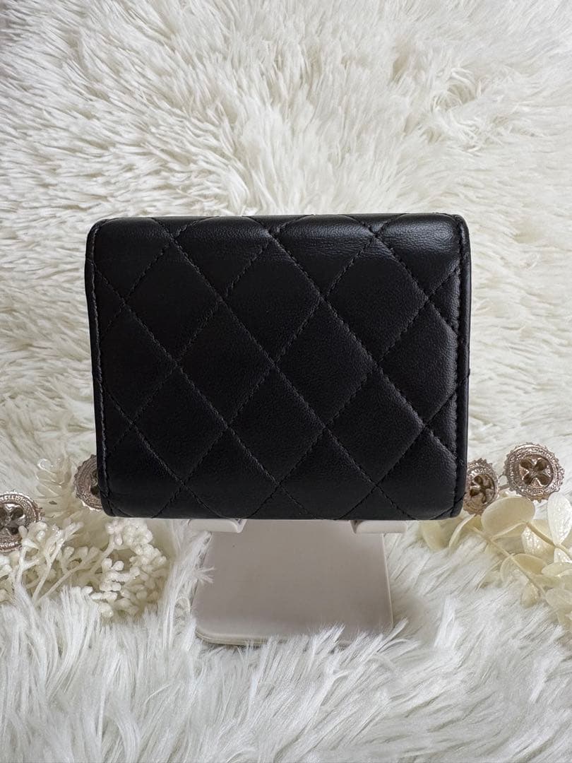 【美品】CHANEL シャネル　三つ折り財布　マトラッセ　ラムスキン　ブラック