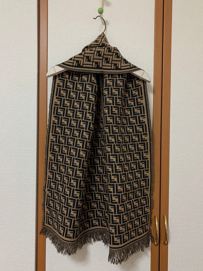 chhhne様 FENDI ズッカ柄 マフラー ストール 総ロゴ イタリア製