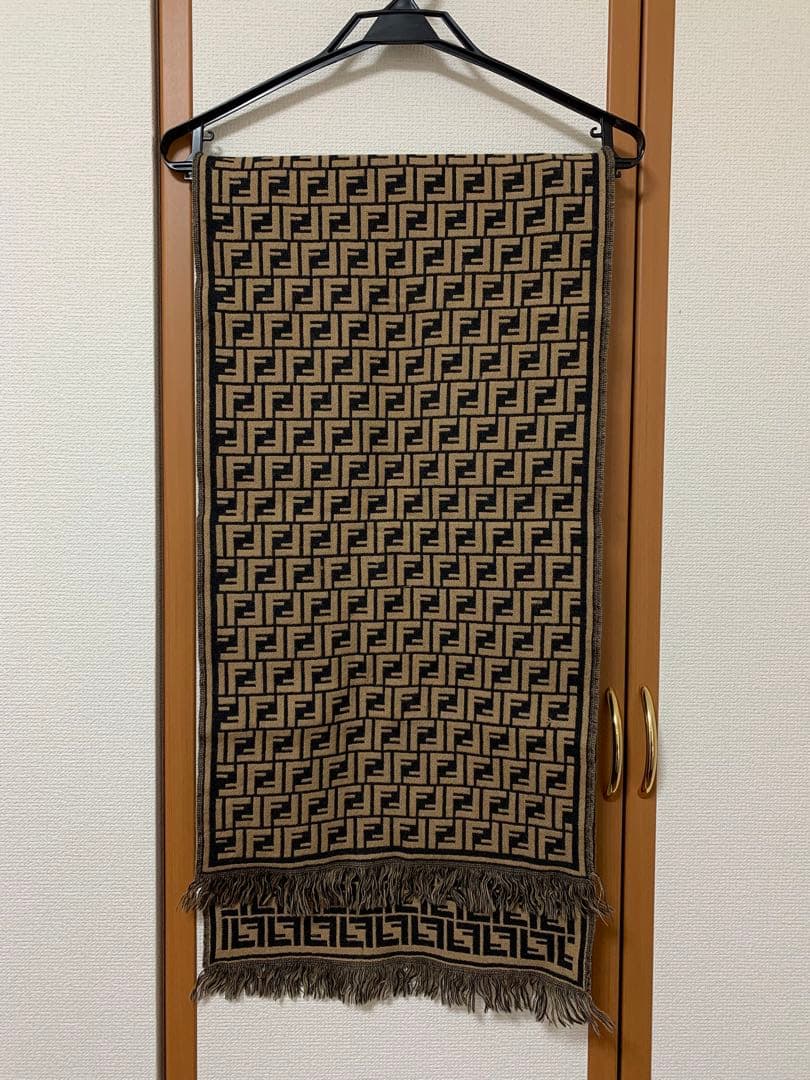 chhhne様 FENDI ズッカ柄 マフラー ストール 総ロゴ イタリア製