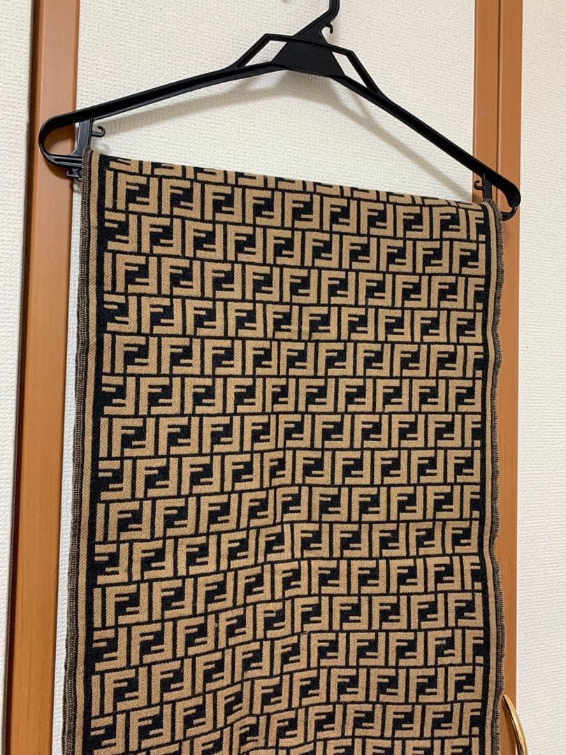 chhhne様 FENDI ズッカ柄 マフラー ストール 総ロゴ イタリア製