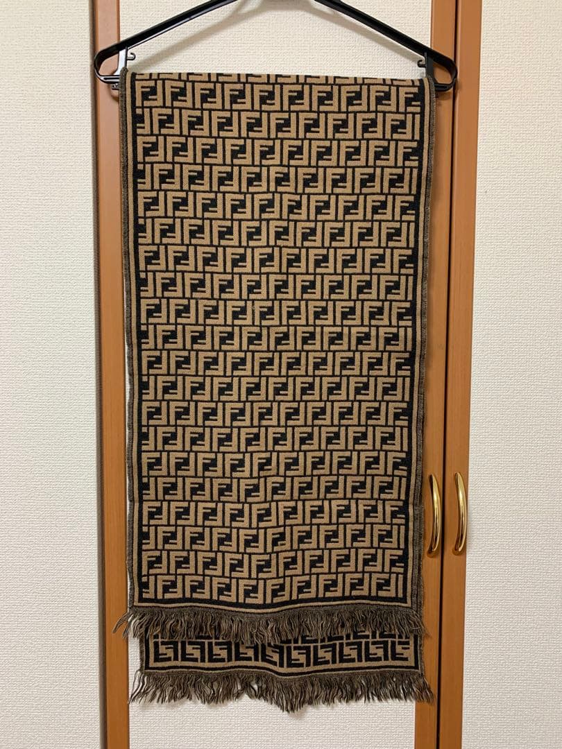 chhhne様 FENDI ズッカ柄 マフラー ストール 総ロゴ イタリア製